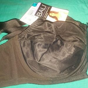 42 DDD Bra, NEVER WORN, TAGS ON.